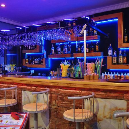George & Dragon Beach Hotel มาร์มาริส ภายนอก รูปภาพ
