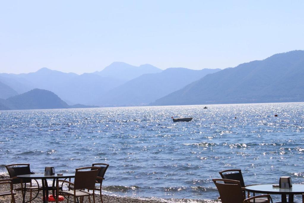 George & Dragon Beach Hotel มาร์มาริส ภายนอก รูปภาพ
