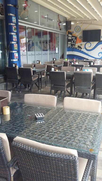 George & Dragon Beach Hotel มาร์มาริส ภายนอก รูปภาพ