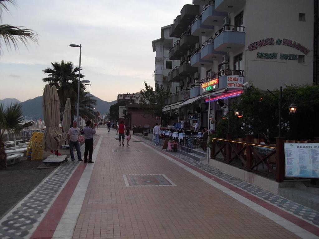 George & Dragon Beach Hotel มาร์มาริส ภายนอก รูปภาพ