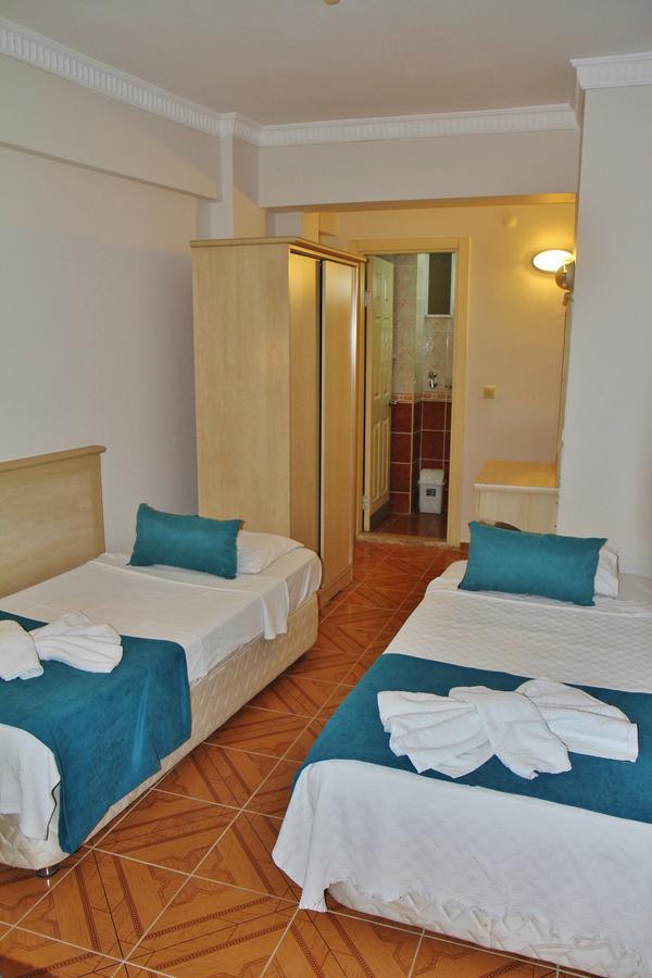 George & Dragon Beach Hotel มาร์มาริส ภายนอก รูปภาพ