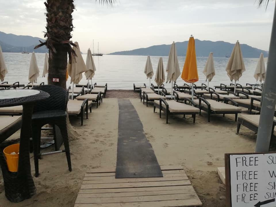 George & Dragon Beach Hotel มาร์มาริส ภายนอก รูปภาพ